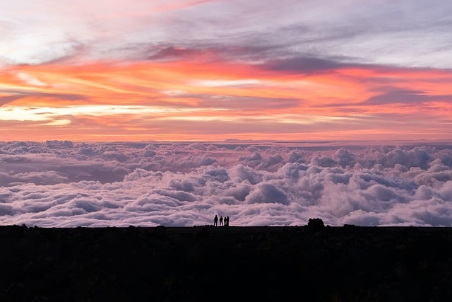 fOTOGRAFÍA VISTA DE NUBES DESDE ARRIBA.ATARDECER